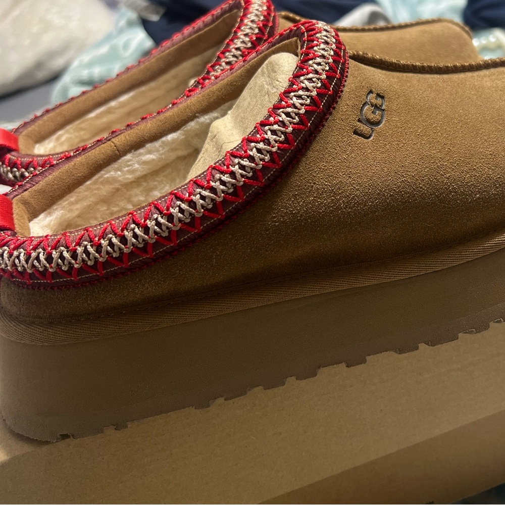 chestnut women’s tazz uggs BRAND NEW